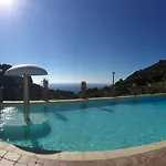 A Strapiombo Sul Mare Tanca Piras 度假居 *