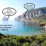 A Strapiombo Sul Mare Tanca Piras 度假居