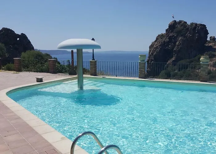 A Strapiombo Sul Mare Tanca Piras * Nebida